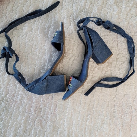 KENNETH COLE REACTION Denim Embroidered Heels Size 6.5 - Picture 8 of 10